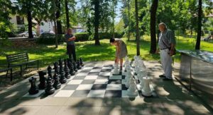 Prnjavor dobio javni šah u parku kod Doma kulture!