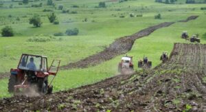 Solidarnost farmera u Bihaću: Pomogli kolegi da uzore 15 hektara zemljišta