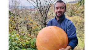 Šipovljanin uzgojio bundevu tešku 27 kg (FOTO)