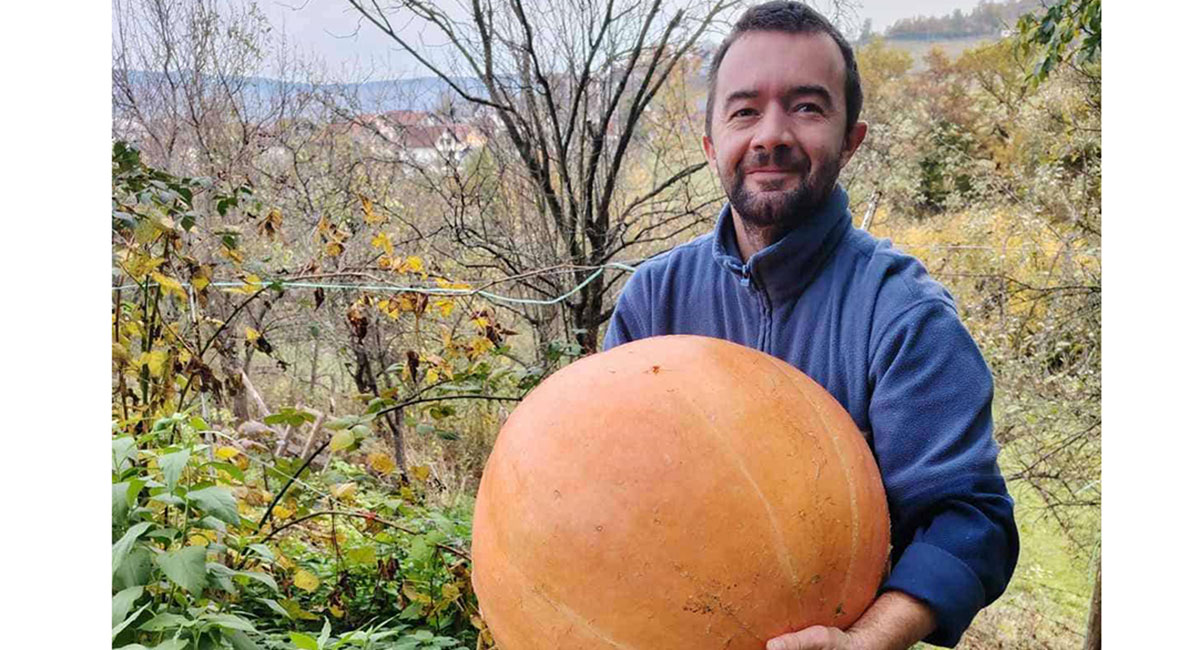 Šipovljanin uzgojio bundevu tešku 27 kg (FOTO)