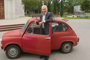 U istom autu već 44 godine: Luka (88) bez “fiće” ne ide nigdje (VIDEO)