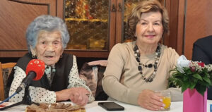 Baka Danica Trivić ima 103 godine, a još uvijek kuva i čita (VIDEO)