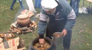 Održana “Kupusijada” u Bijeljini: Spoj hrane, običaja i druženja (VIDEO)
