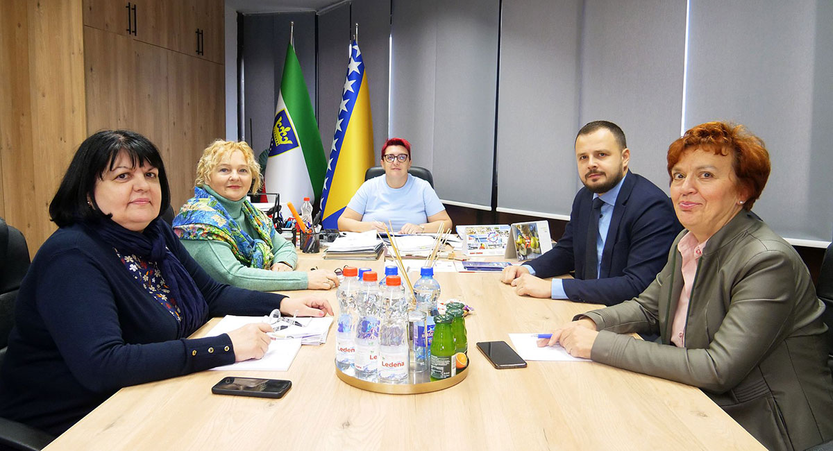 Dogovor da se penzionerima isplati po 100 KM