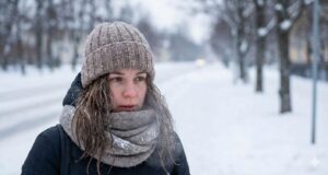 Da li mokra kosa izaziva prehladu? Mitovi vs. naučne činjenice