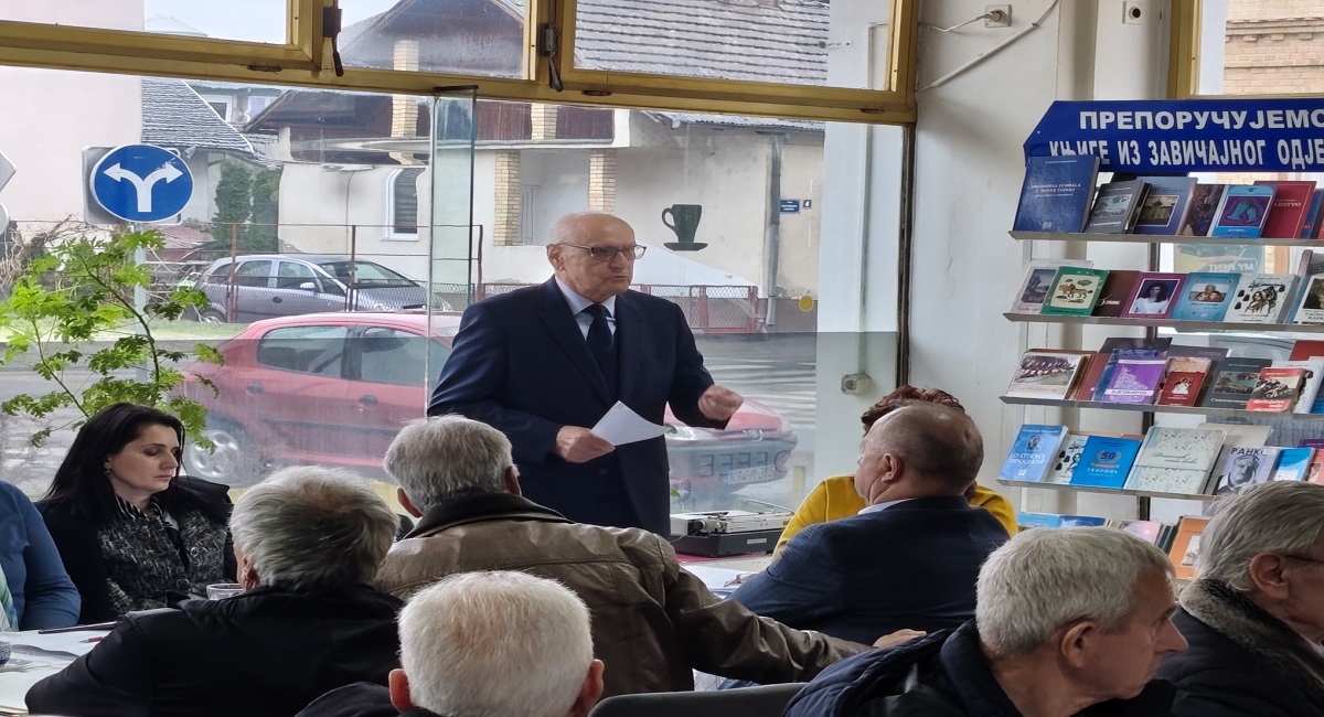 Trifunovic drzi govor penzionerima Gradiske