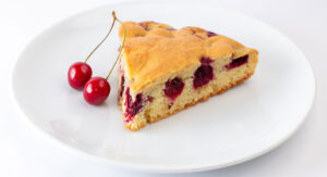 Recept za jednostavan i brz kolač sa trešnjama, idealan za ljeto