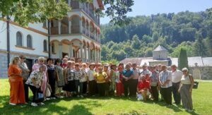 Penzioneri Kostajnice na izletu: Posjetili manastir Gomionicu