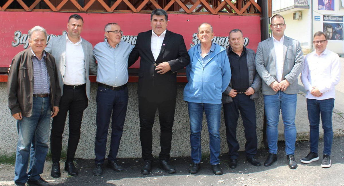 Udruzenje penzionera opstine Lopare i nacelnik opstine Rado Savic