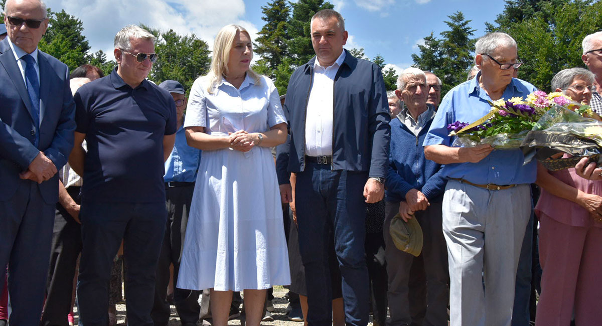 Penzioneri se družili sa zvaničnicima: Isplata penzija prioritet