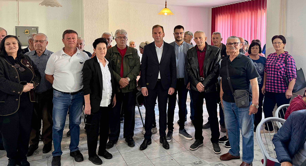 Načelnik opštine penzionerima uručio pomoć